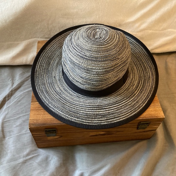 Full Outfit - Dress and Hat - Picture 14 of 15